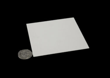 Folha cerâmica da alumina fina da carcaça do isolador Al2o3 para o uso do PWB, força dielétrica alta