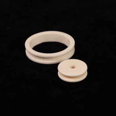 Expansão Térmica 8.9 X 10-6 K Cerâmica de Óxido de Alumínio Oferecendo Densidade 3.75-3.9g cm3 e Constante Dielétrica 9.6 Ideal para Componentes Mecânicos