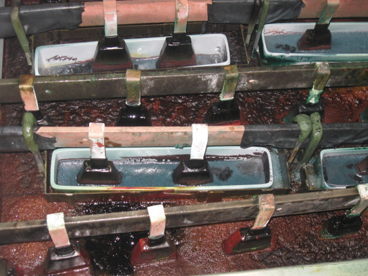 Diafragma cerâmico eletrolítico poroso em electroplating de cromo