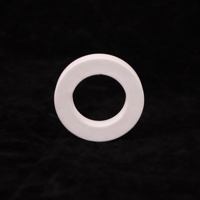 8.9 X 10-6/K Expansão térmica Cerâmica de óxido de alumínio branco com desempenho e constante dielétrica 9.6