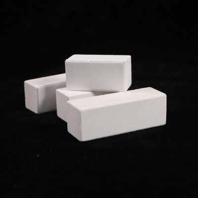 Resistência ao esmagamento a frio superior a 90 MPA Fornos Postos compostos de Corindão Mullite e densidade 2,8 gcm3 concebidos para desempenho em sistemas de fornos industriais