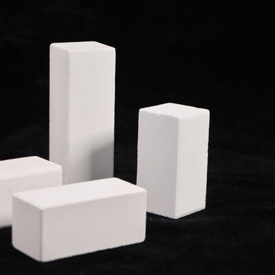 Resistência ao esmagamento a frio superior a 90 MPA Fornos Postos compostos de Corindão Mullite e densidade 2,8 gcm3 concebidos para desempenho em sistemas de fornos industriais