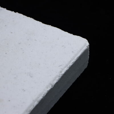 Boa resistência ao choque térmico Prateleiras de forno de corindo com resistência à temperatura de até 1700°C e espessura personalizada para mobiliário de forno