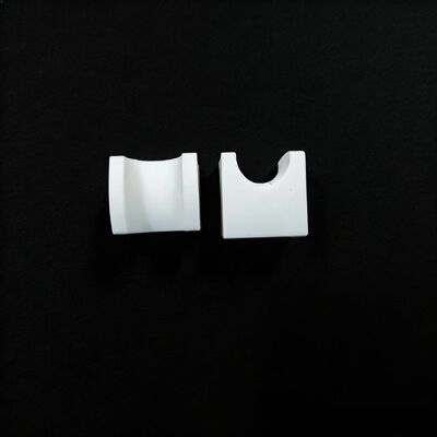 Modulo de Youngs 200 a 400 GPa Cerâmica de alumínio fornecendo resistência dielétrica de 18 a 20 KVmm para componentes de alta durabilidade