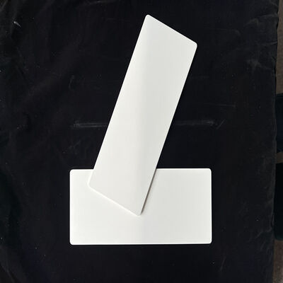 Conductividade térmica de 25 a 35 W por mK Material cerâmico de alumínio concebido para isolamento elétrico e gestão térmica